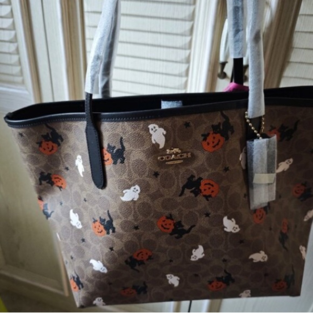 New Coach City Tote In Signature Canvas With Halloween Print CW450